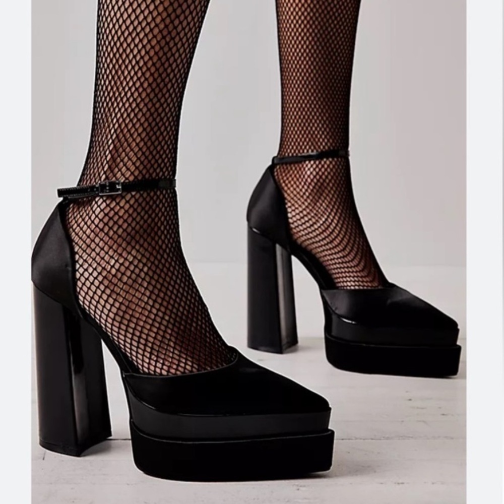 Express Closed Pointed Toe Platform Pumps High Heel Mary Jane Eggplant Size 9